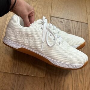 EUC NOBULL Women's Outwork Training Shoe - Ladies 9.5 (Men’s 8) - White & Gum
